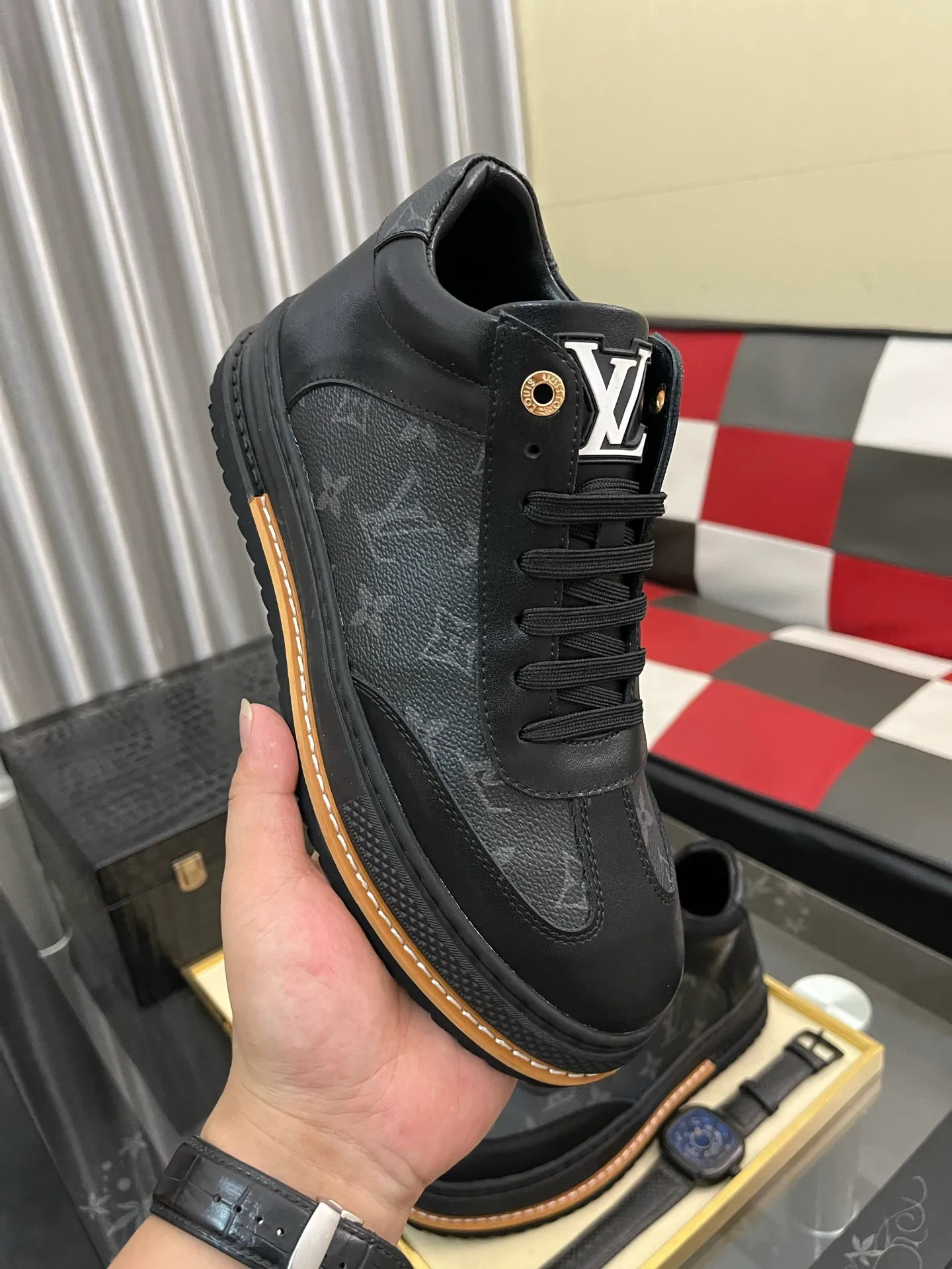 Men's shoes💰: 420⌚️⌚️"LOUI* VUITTO*" popular men's casual shoes, genuine Italian development💯purchase level quality✔️The upper is made of first-layer cowhide, comfortable and soft sheepskin foot pads⚡️Fashionable and versatile. The toe last shape is firm and full, and the soles are made from LV original molds and can be moved in and out of the counter at will. Light and comfortable on the foot~purely handmade, details determine quality! Size:38-442️⃣Colors available
